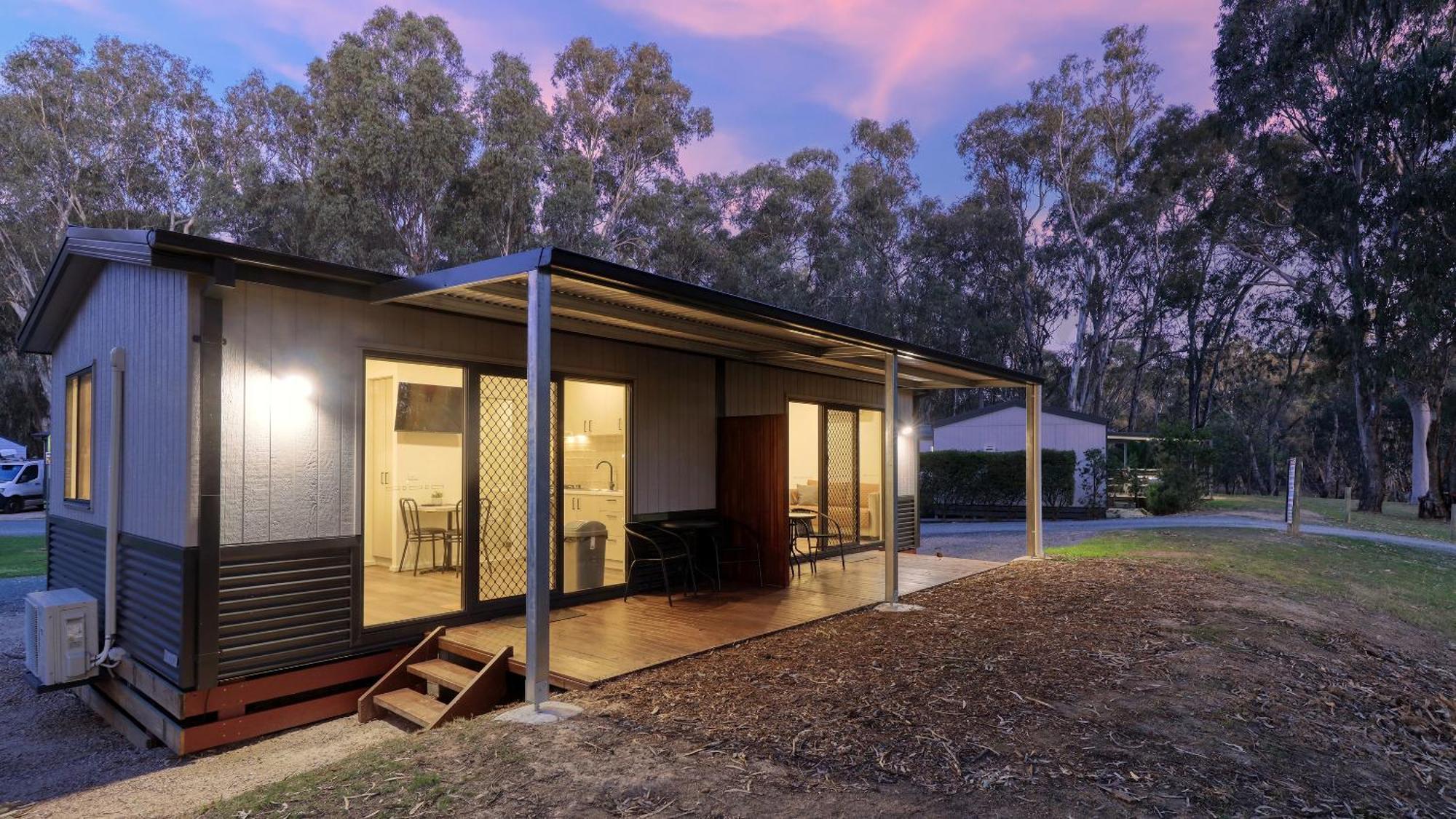Deniliquin Riverside Caravan Park Esterno foto
