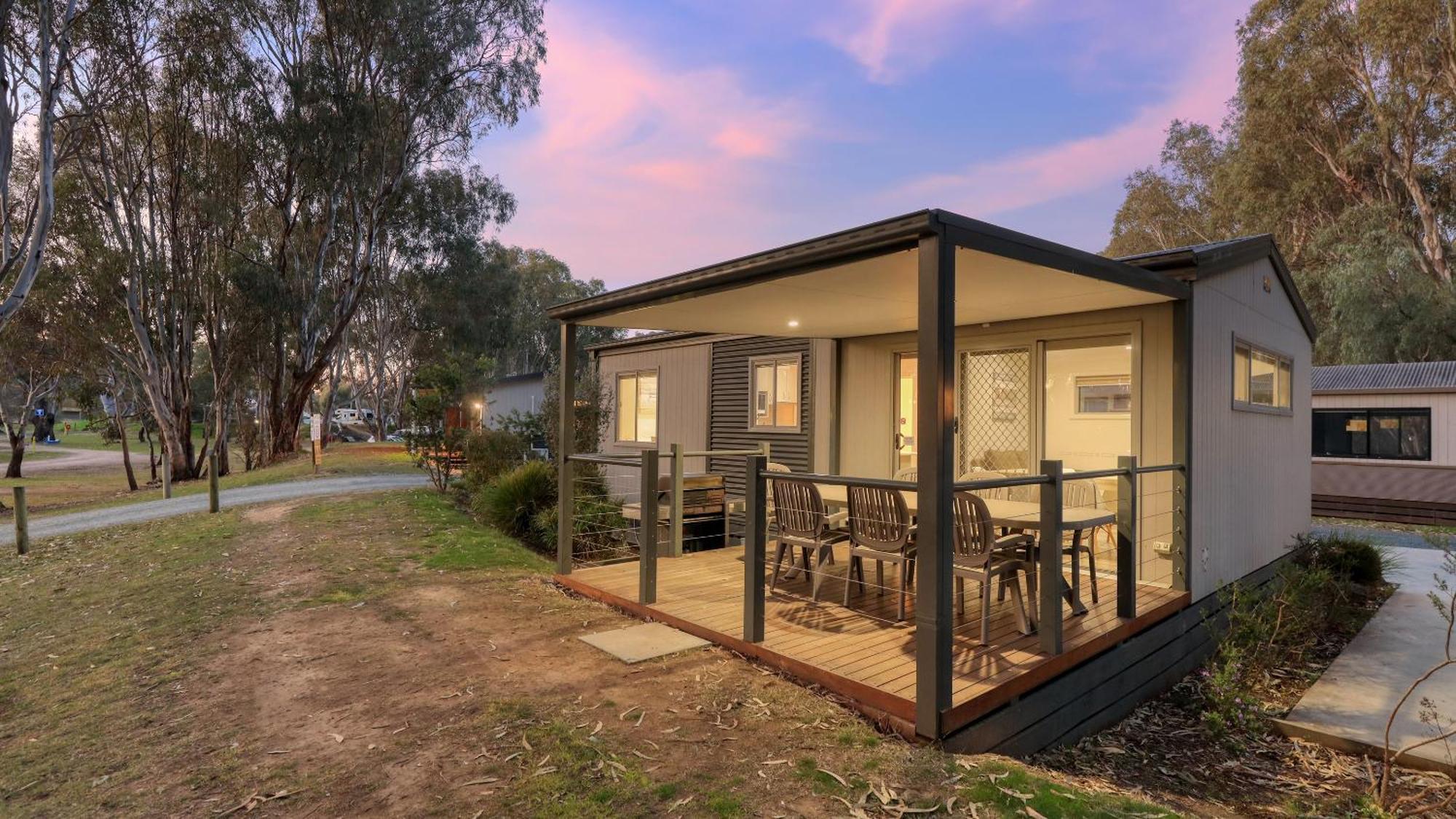 Deniliquin Riverside Caravan Park Esterno foto