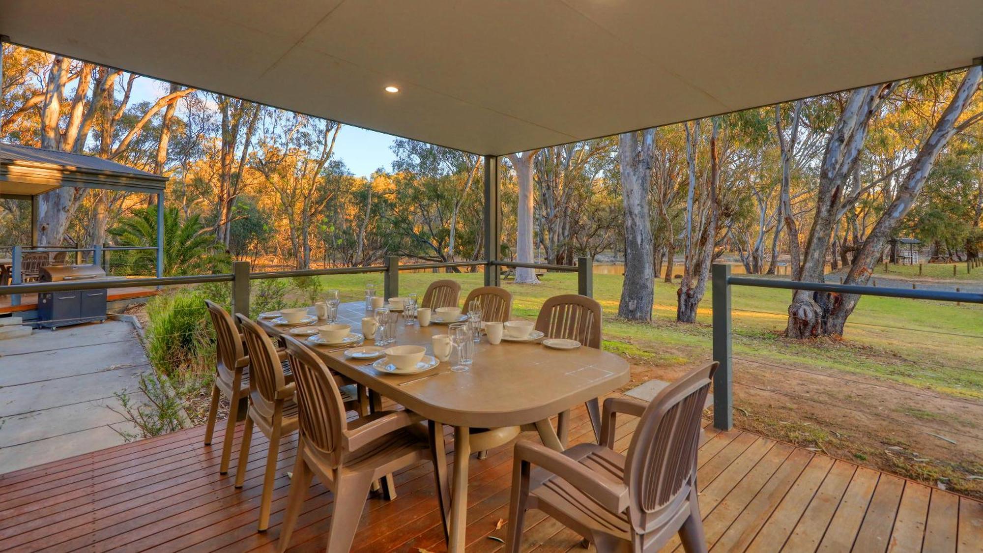 Deniliquin Riverside Caravan Park Esterno foto
