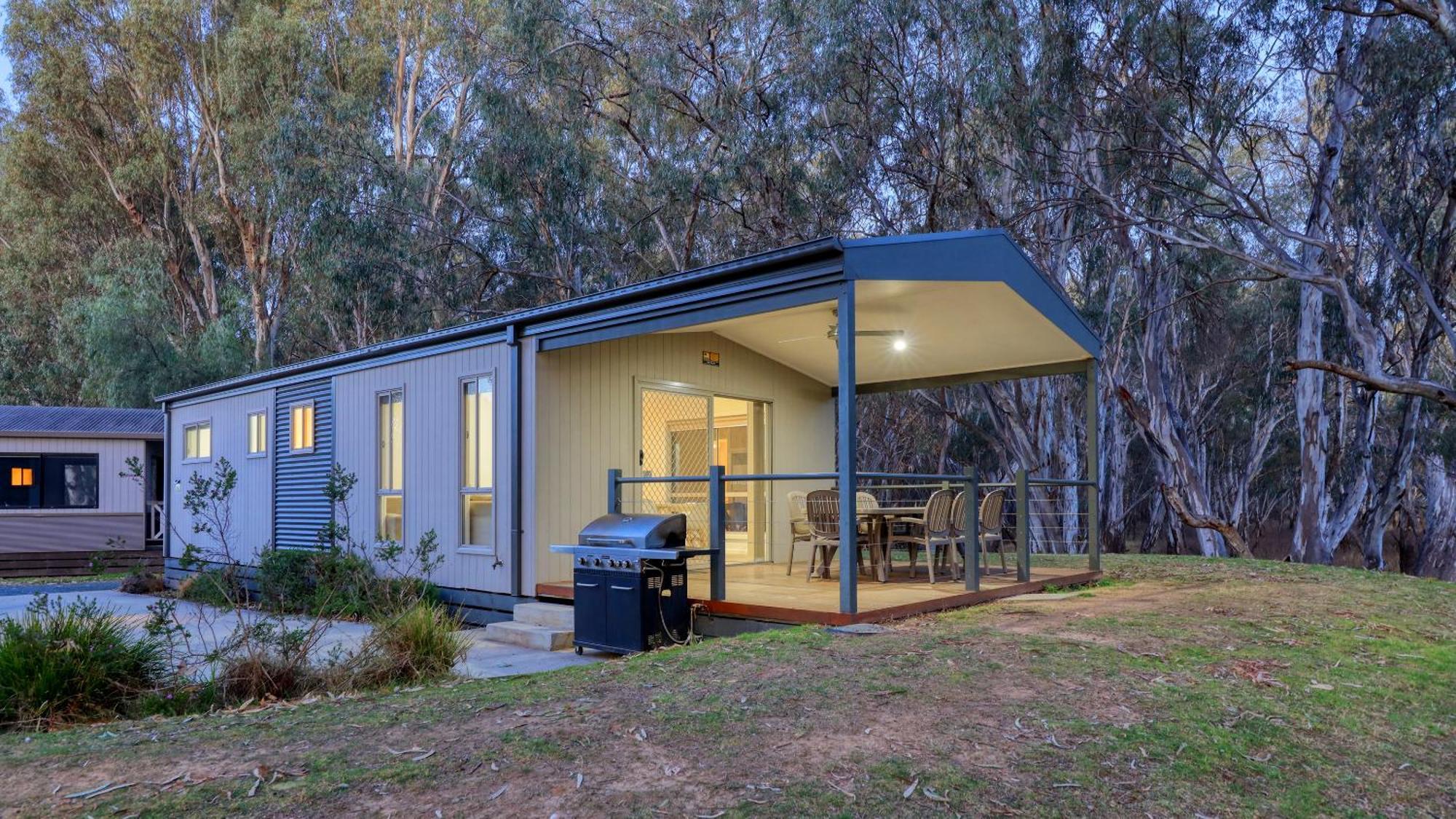 Deniliquin Riverside Caravan Park Esterno foto