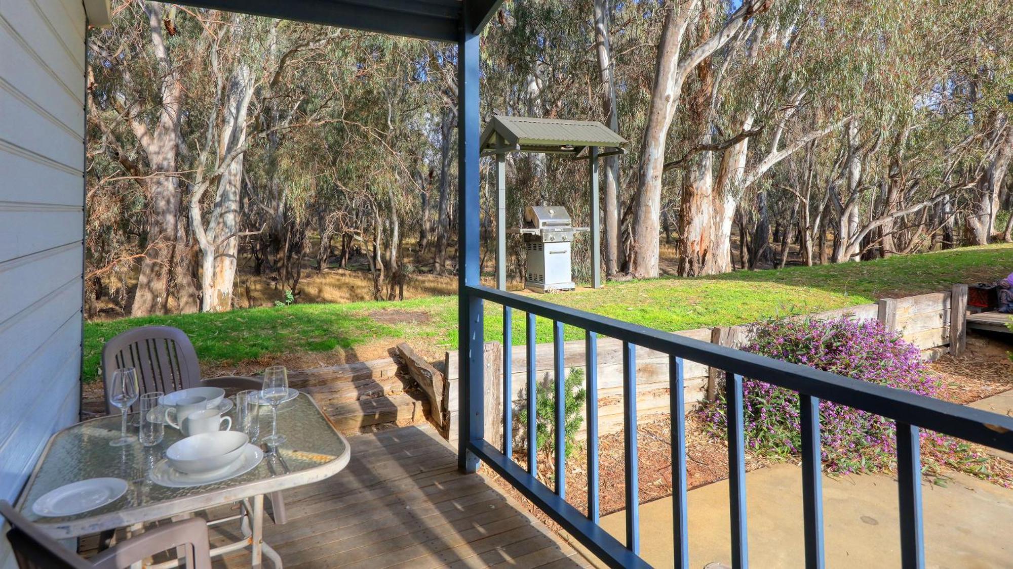 Deniliquin Riverside Caravan Park Esterno foto