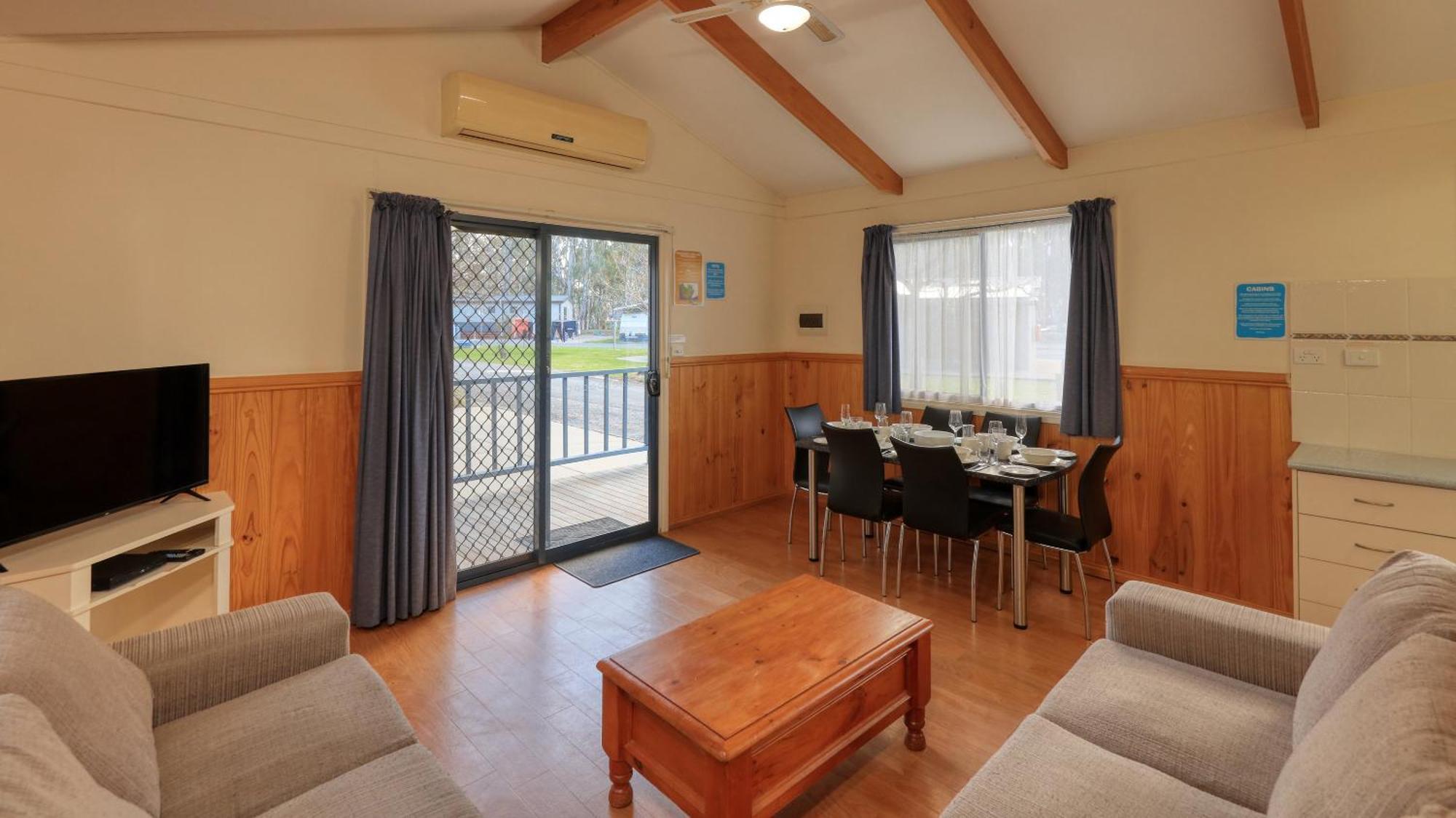 Deniliquin Riverside Caravan Park Esterno foto
