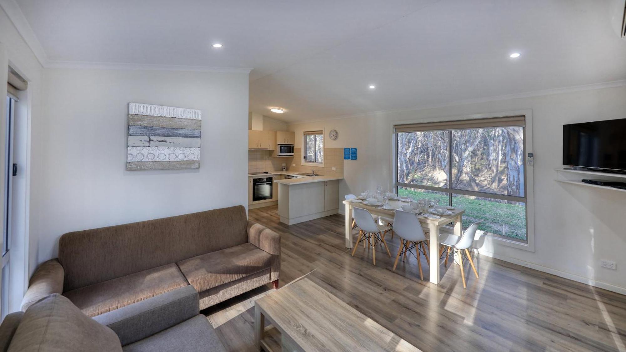 Deniliquin Riverside Caravan Park Esterno foto