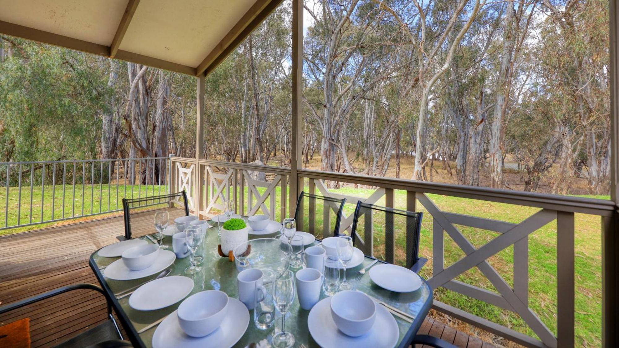 Deniliquin Riverside Caravan Park Esterno foto