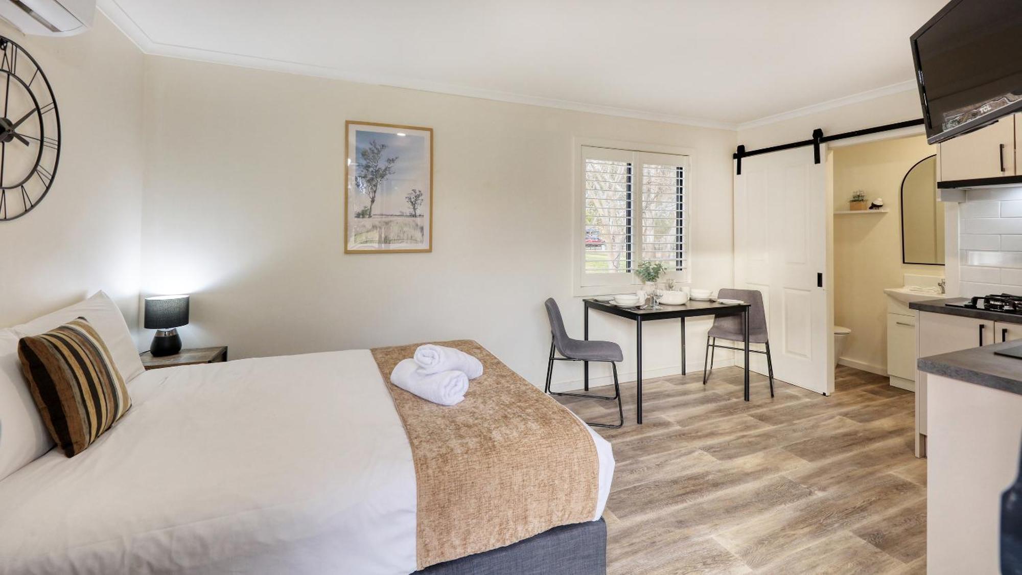 Deniliquin Riverside Caravan Park Esterno foto