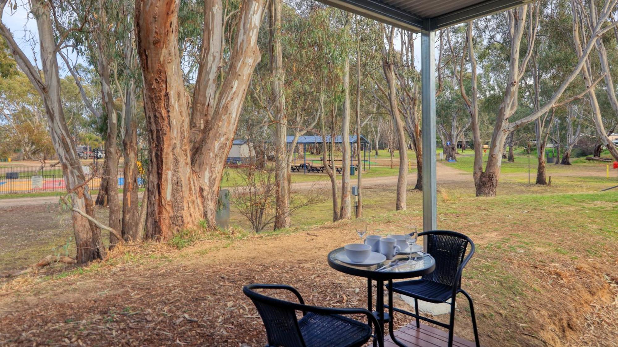 Deniliquin Riverside Caravan Park Esterno foto