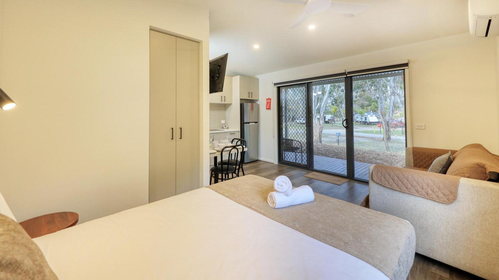 Deniliquin Riverside Caravan Park Esterno foto