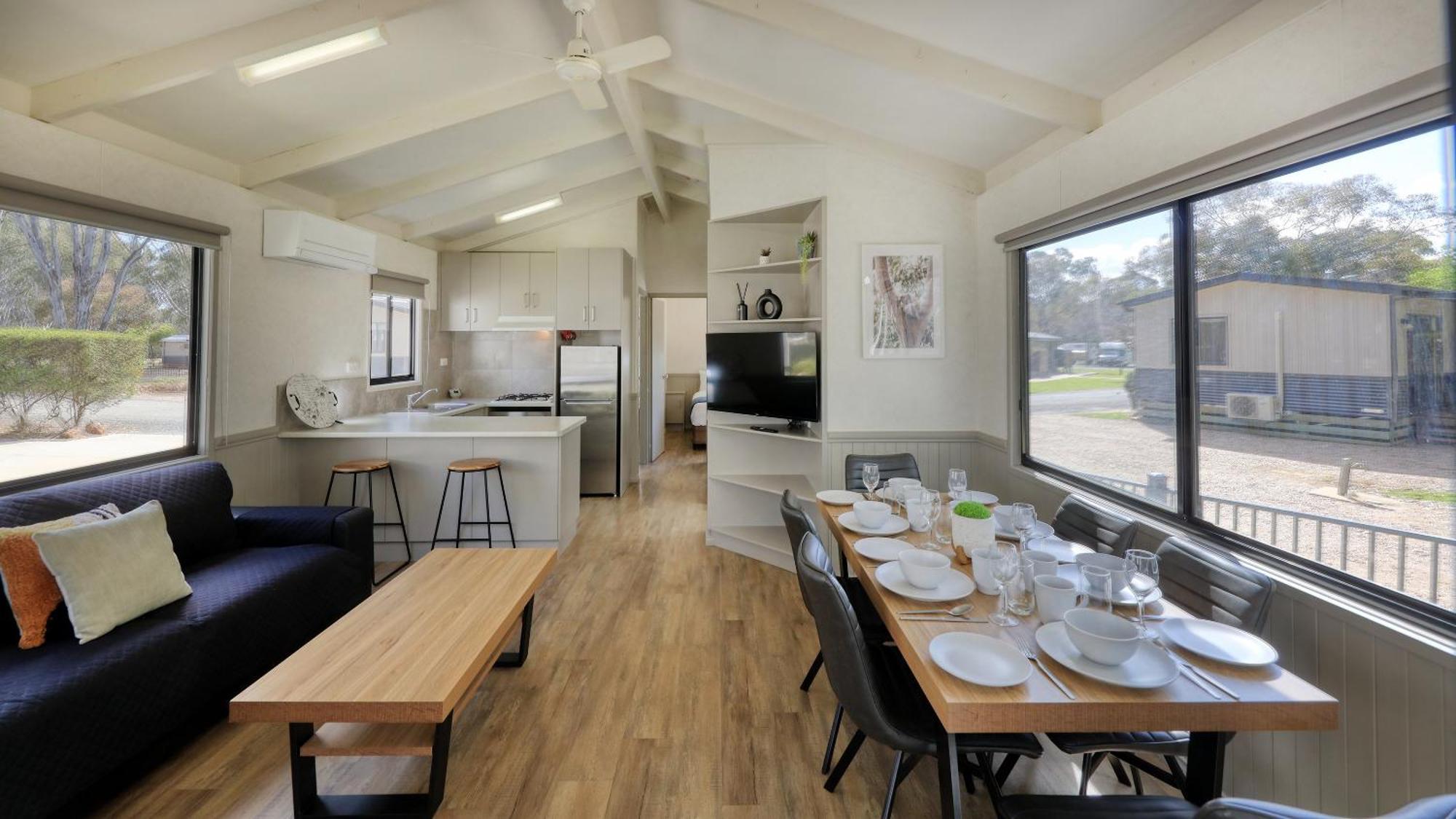 Deniliquin Riverside Caravan Park Esterno foto